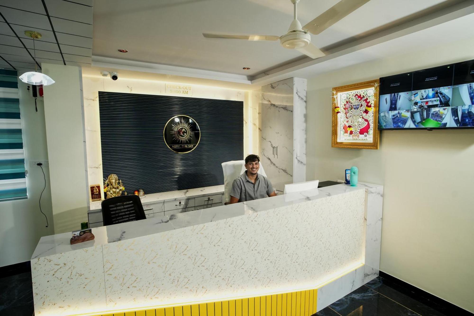 Hotl Sunsky Hotel Vadodara Exterior photo
